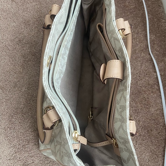 Michael Kors jet set purse - Picture 5 of 10